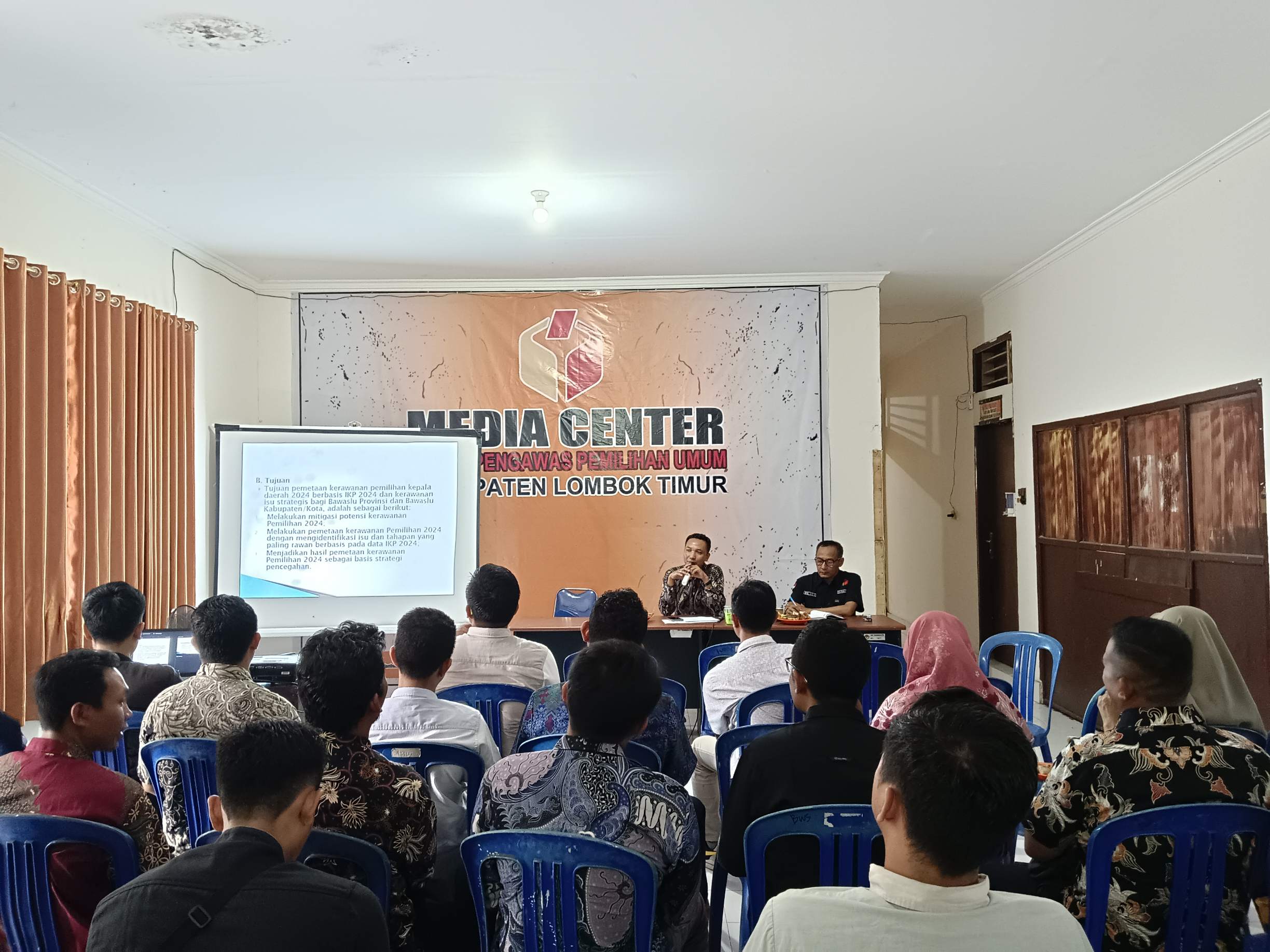 Kordiv P2H Bawaslu Lotim Rakor dengan Panwascam Terkait Pengawasan Coklit