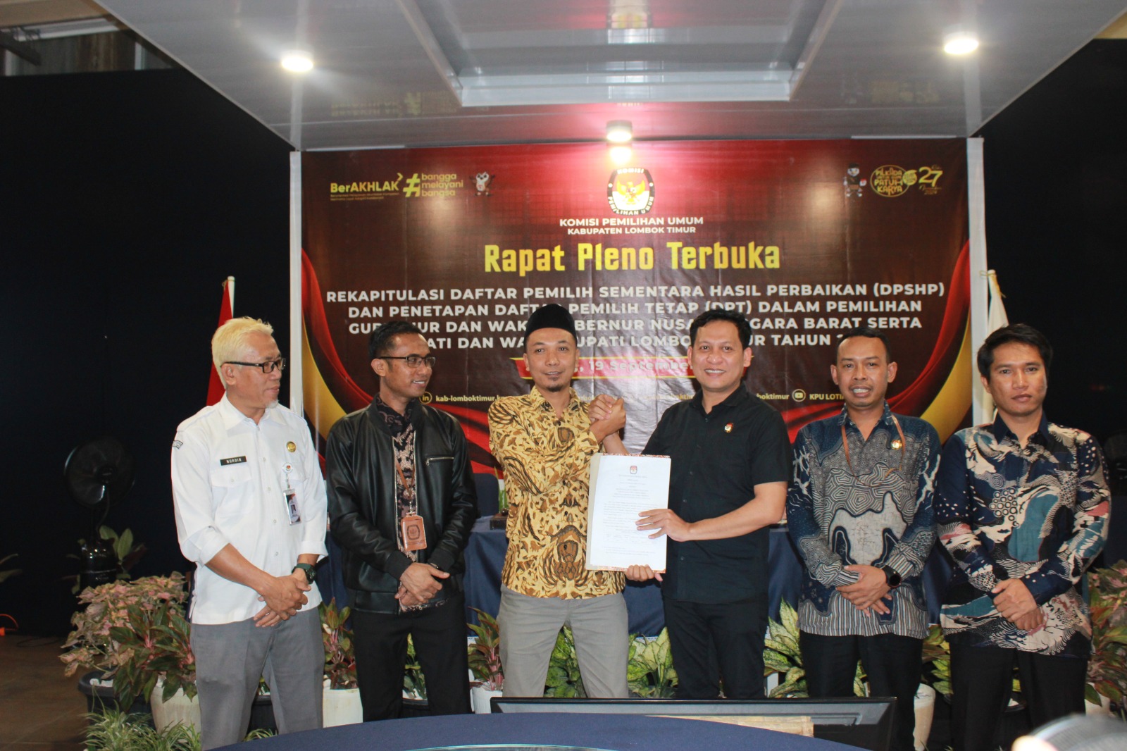 Kordiv Pencegahan, Parmas dan Humas Menerima BA Pleno Jumlah Pemilih