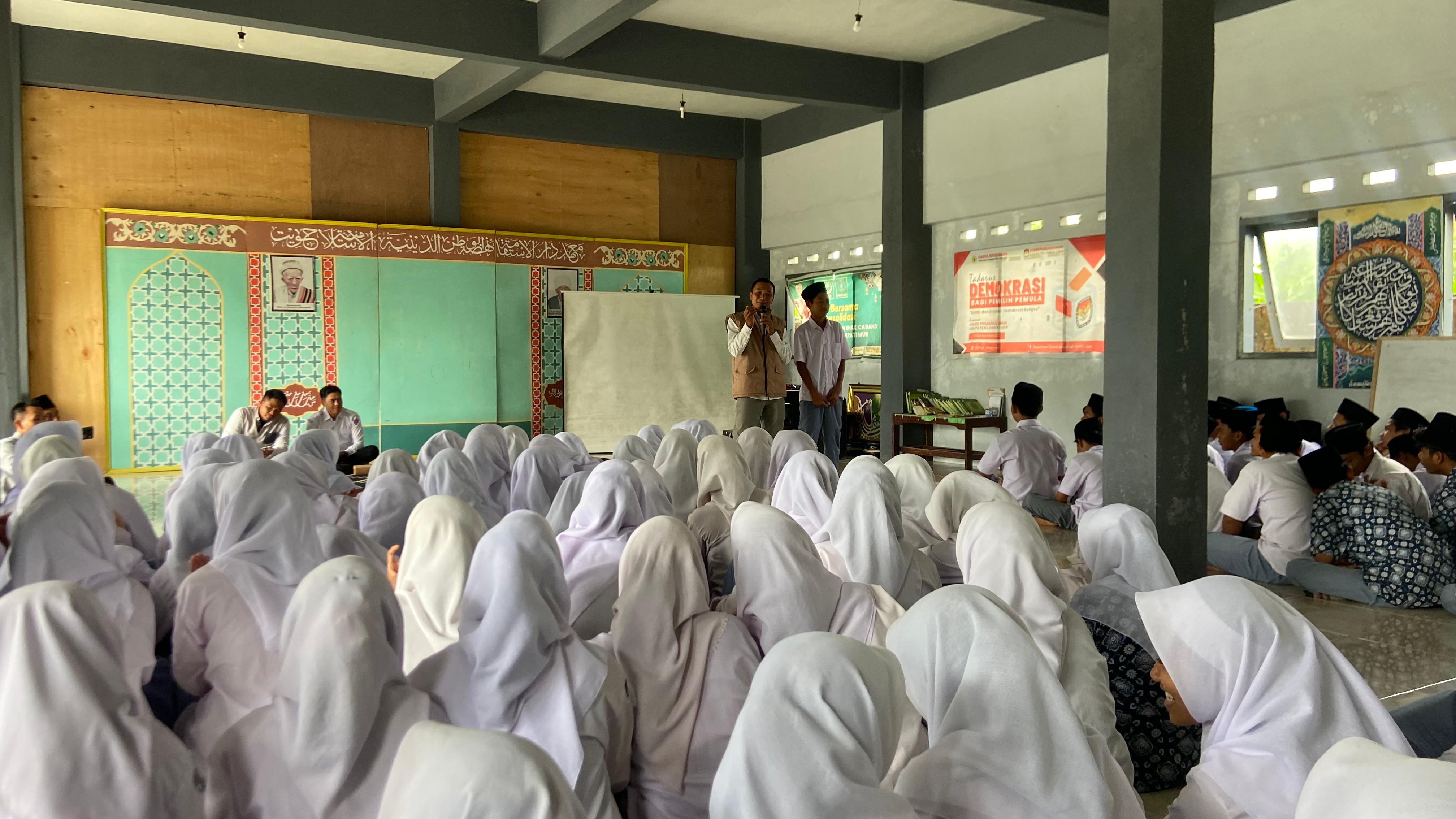 Bawaslu Lotim goes to sekolah