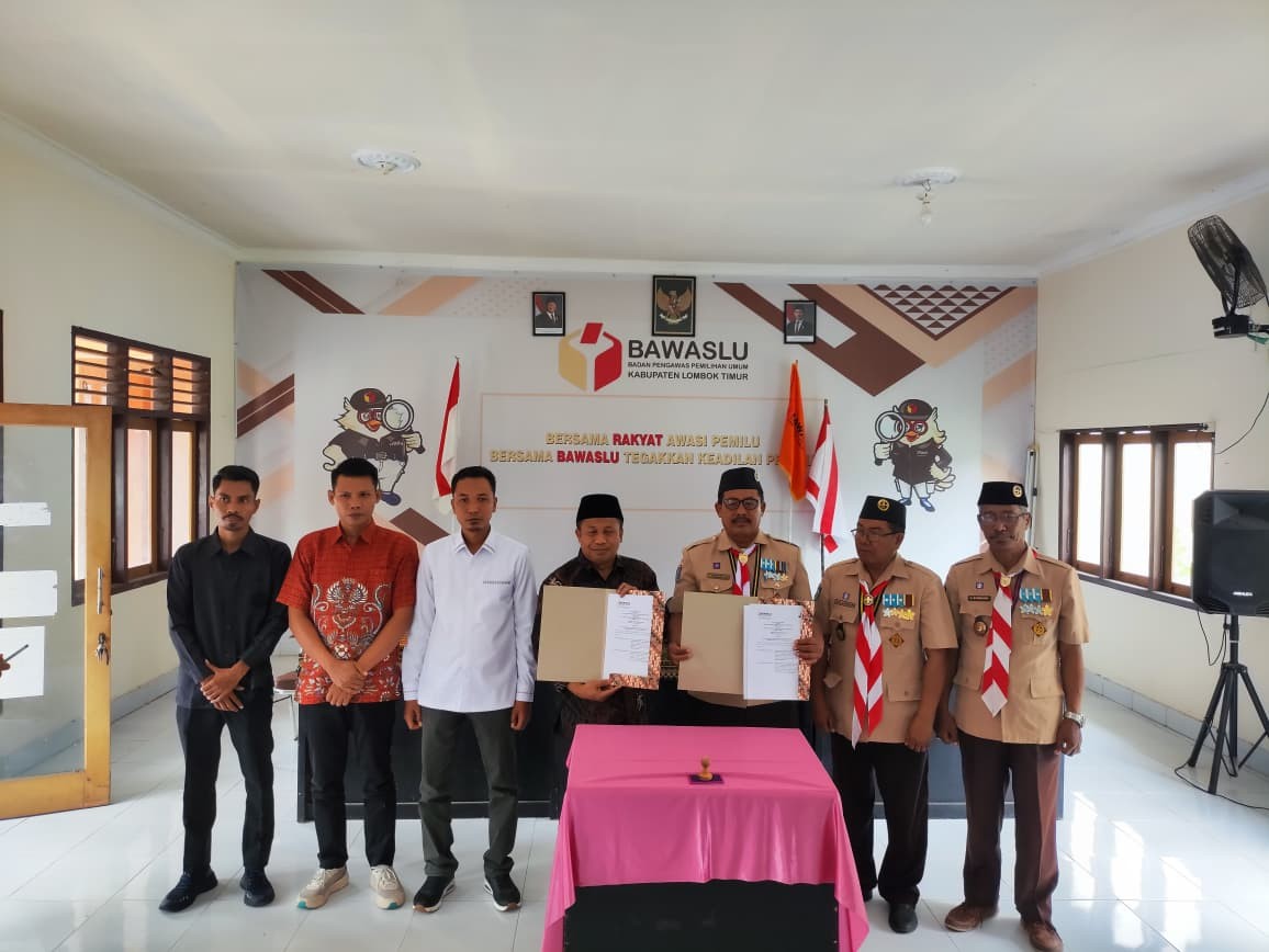 Kerjasama Bawaslu Lotim dengan Kwarcab Pramuka
