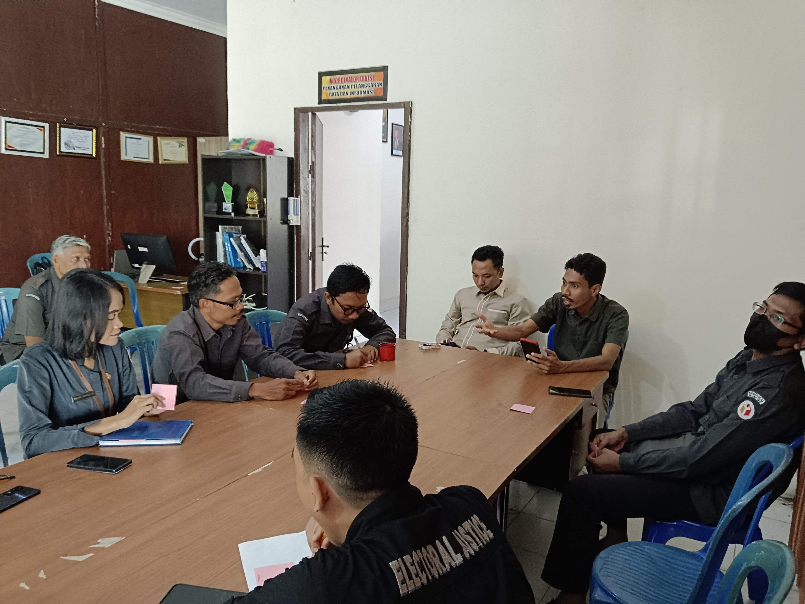 Diskusi Mingguan Bawaslu Lotim