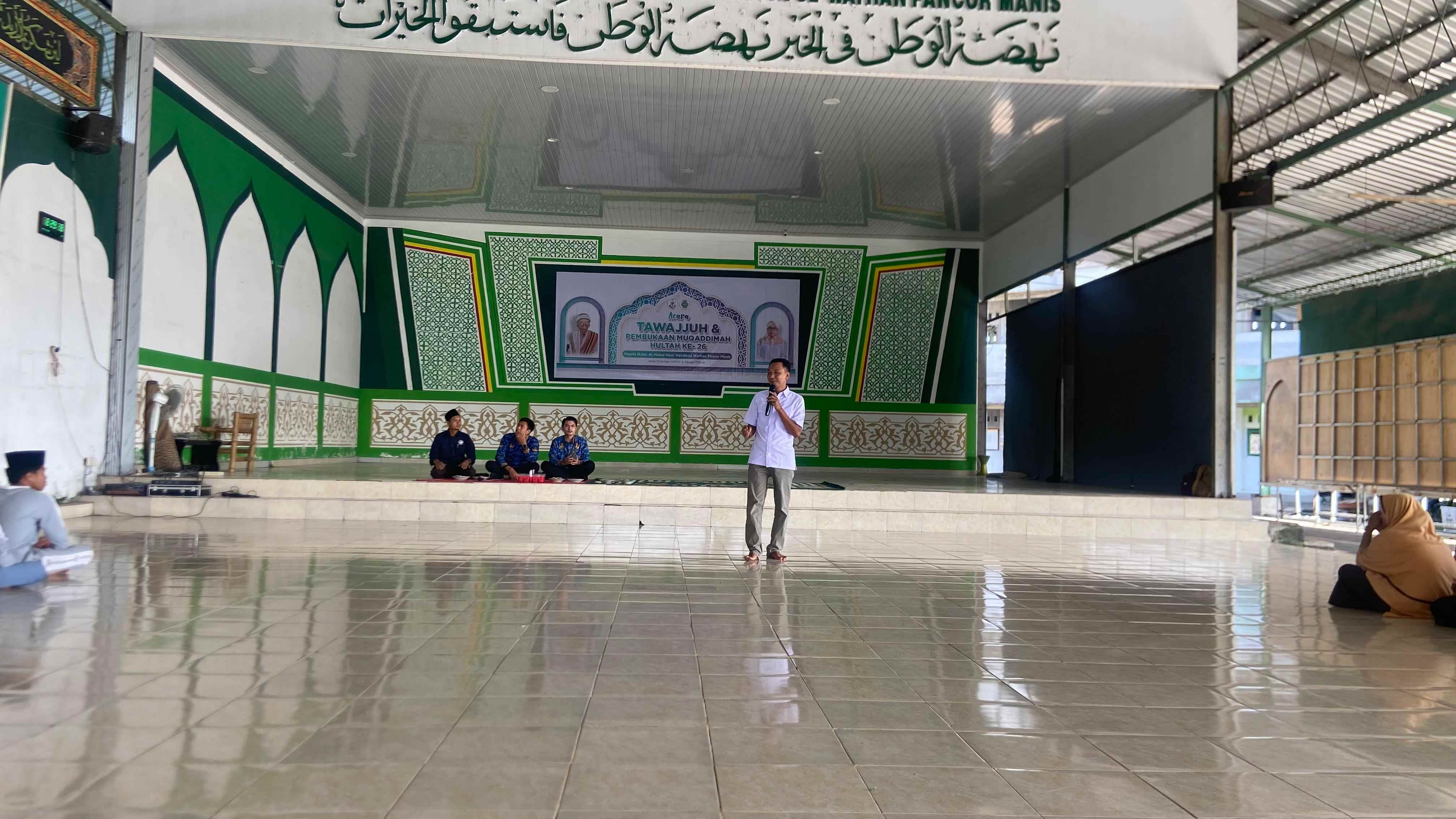 Johari Marjan Menyampaikan Materi Berdemokrasi