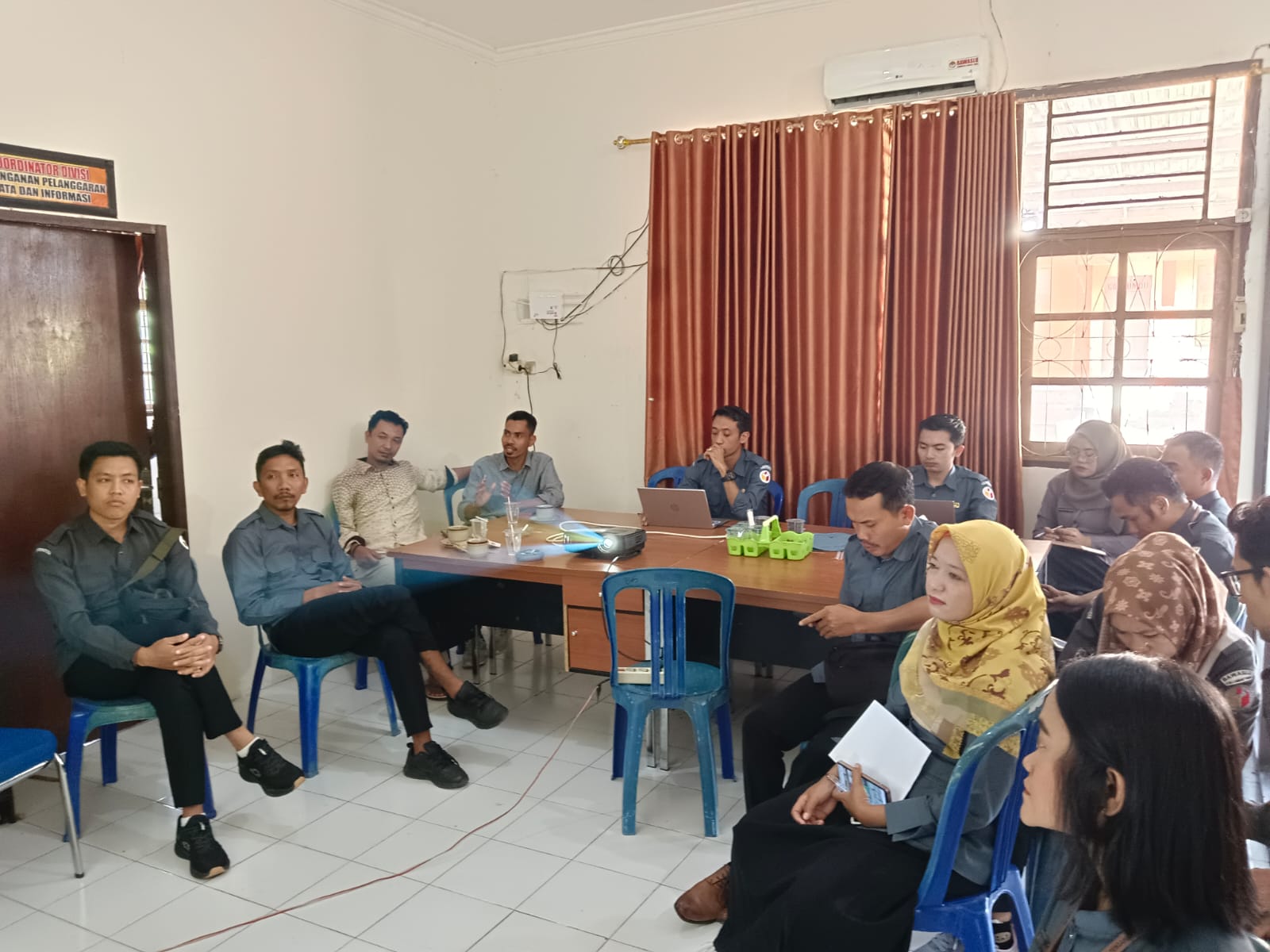 Kegiatan Diskusi Mingguan Bawaslu Lombok Timur