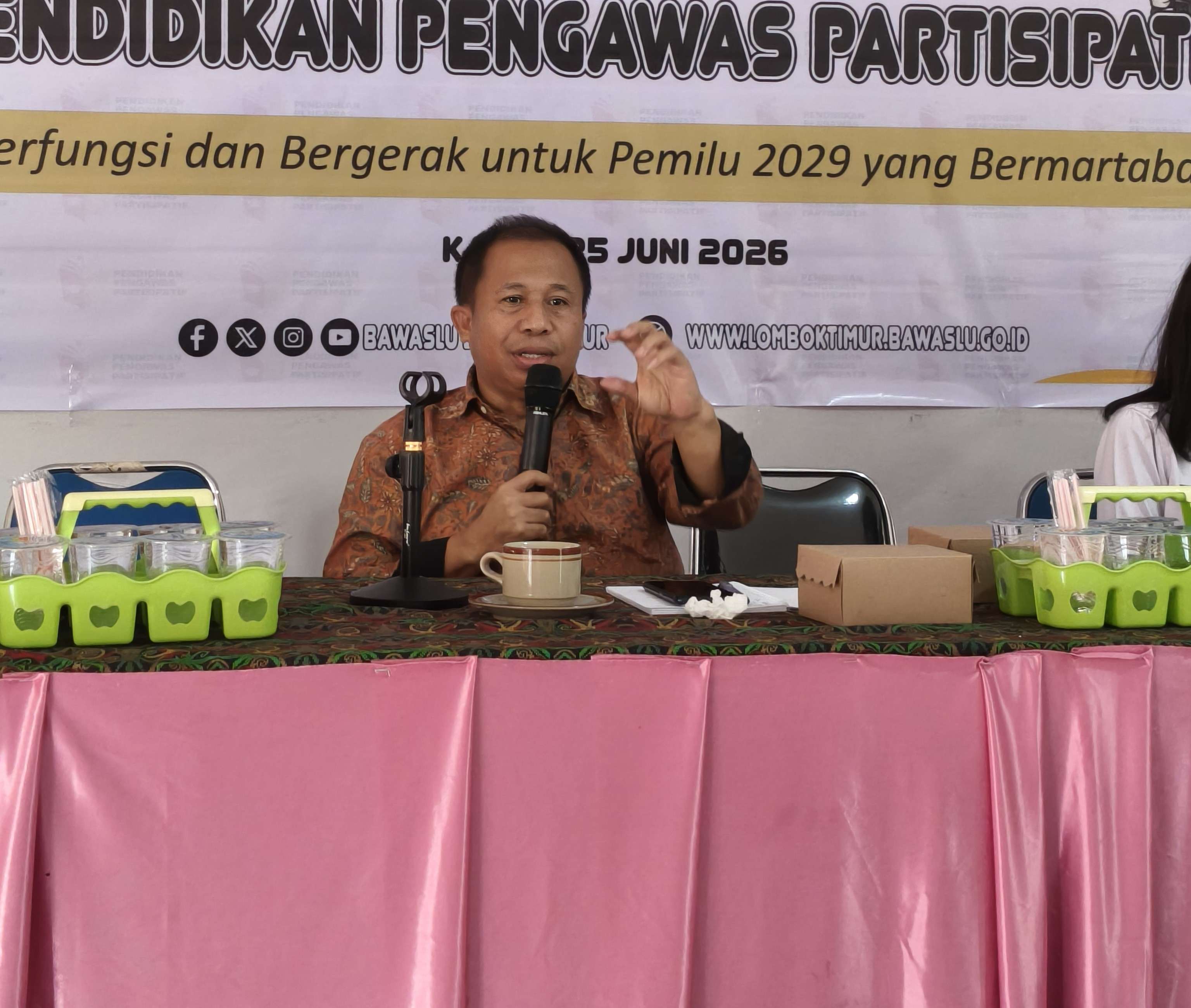 Ketua Bawaslu Loti Sebagai Pemateri