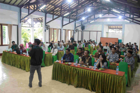 Penyampaian Materi Oleh Anggota KPU Lotim