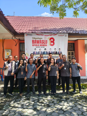 foto bersama Kabag Pengawasan dan Humas