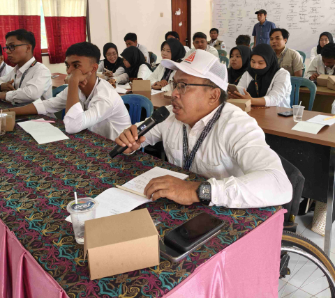 Peserta P2P Melontarkan Pertanyaan kepada Pemateri