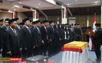 Bawaslu Lombok Timur Lantik 63 Panwaslu Kecamatan