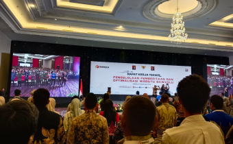 Foto bersama Deputi bidang administrasi Bawaslu Republik Indonesia, Bapak Ferdinan Eskol Tiar Sirait