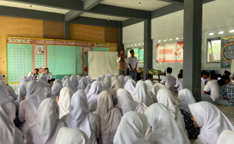 Bawaslu Lotim goes to sekolah