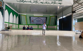 Johari Marjan Menyampaikan Materi Berdemokrasi