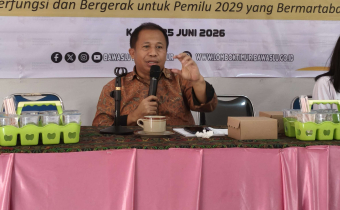 Ketua Bawaslu Loti Sebagai Pemateri